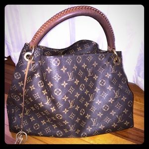 Louis Vuitton Artsy MM tote bag